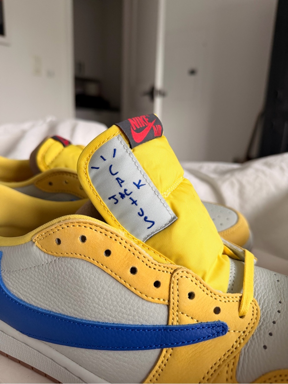 Travis Scott x Wmns Jordan 1 Retro Low OG SP ‘Canary’ - Picture 12 of 16
